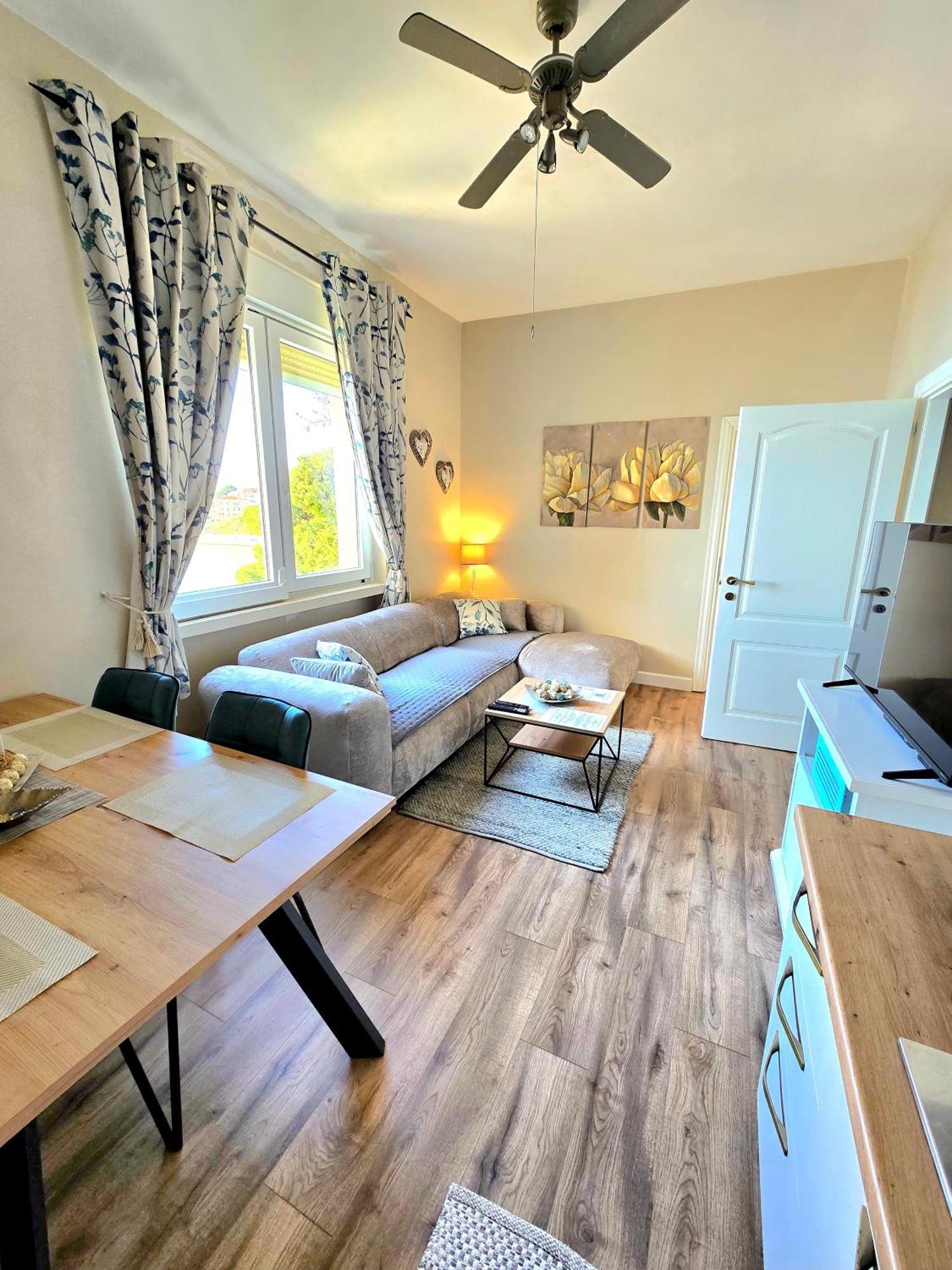 Apartments Suzy Split Ngoại thất bức ảnh